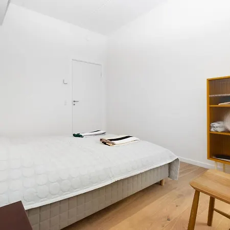 Apartment Udsigt Til 20.000.000 Dkk - M.plads Til 6 Personer