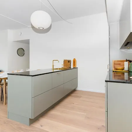 Apartment Udsigt Til 20.000.000 Dkk - M.plads Til 6 Personer *