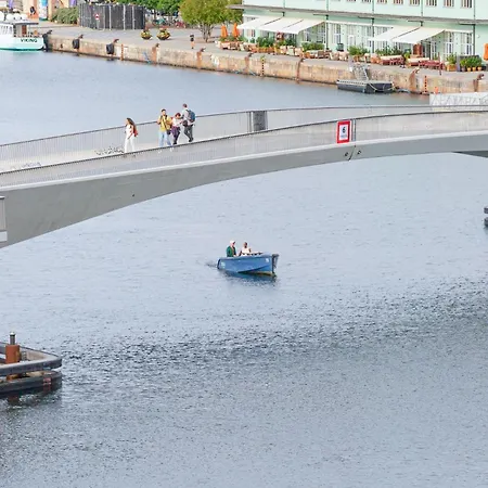 Udsigt Til 20.000.000 Dkk - M.plads Til 6 Personer *
